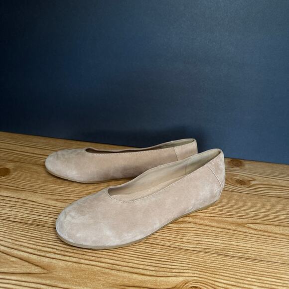 Eileen Fisher Tan Flats - Picture 2 of 9